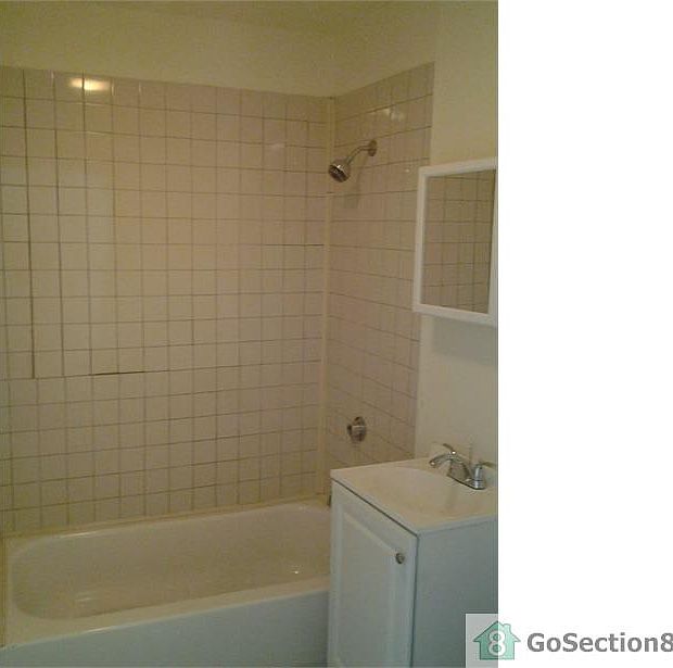 2nd image of 160 Carteret Ave