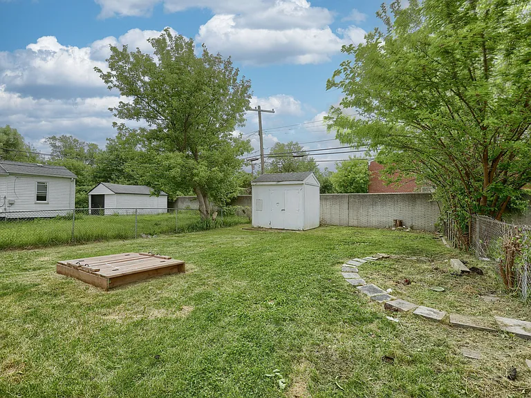 22395 Columbus Ave — Photo 21