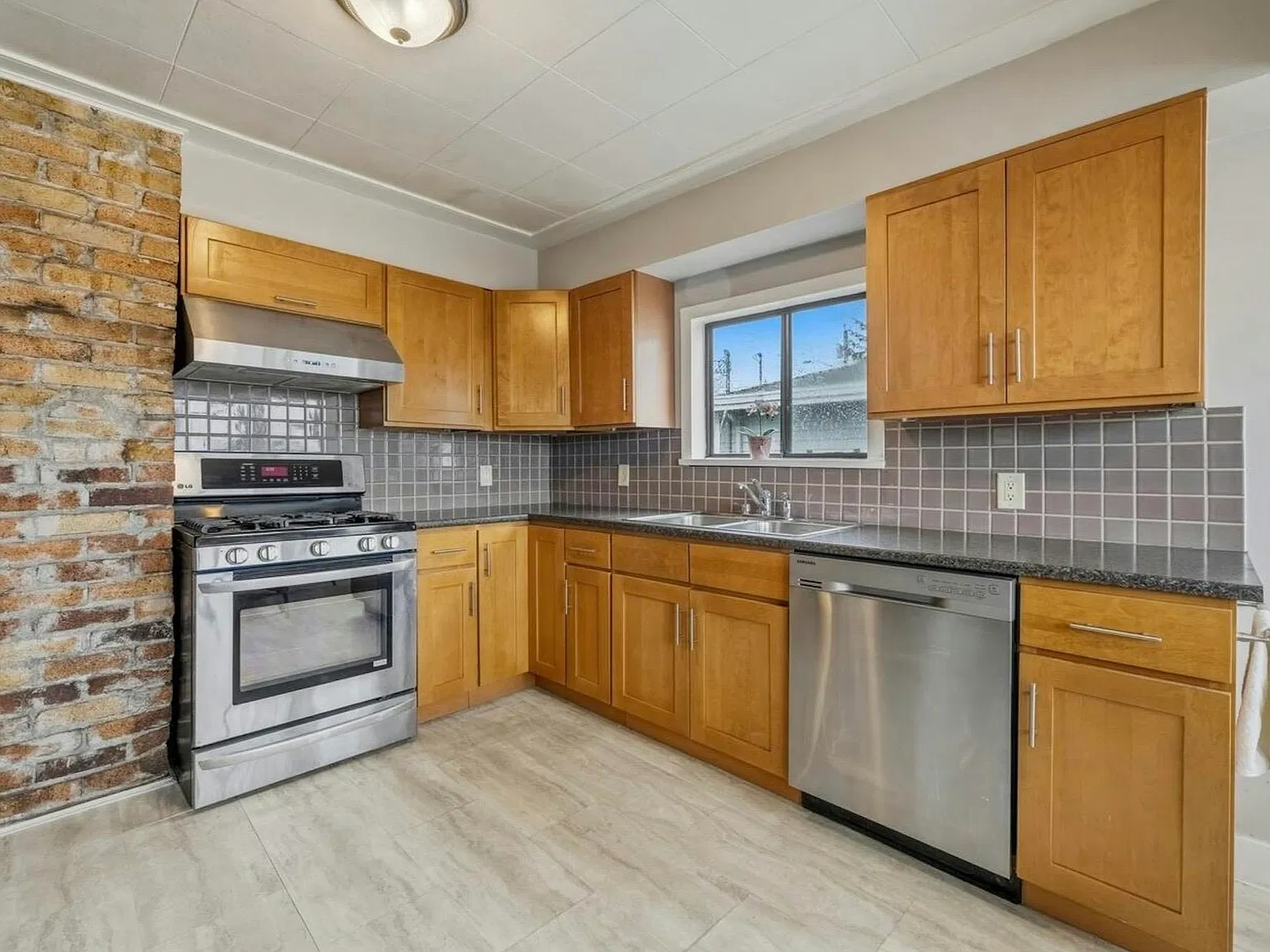 3 bed, 1456 sqft, $3,400 — Photo 1