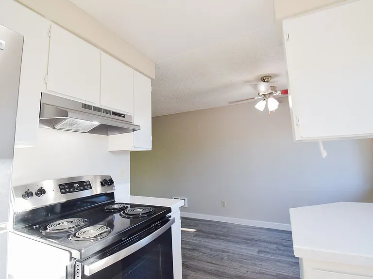 Newly Updated Single Level 2 Bedroom Apt in SE Portland! — Photo 6
