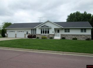 1000 4th St S, Saint James, MN 56081