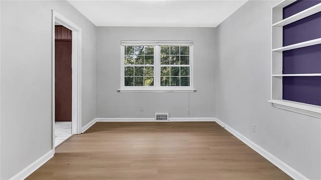 3 bed, 1.0 bath, 1200 sqft, $2,300 — Photo 3