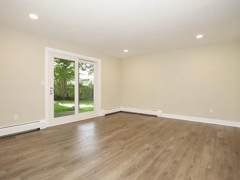 415 Goffle Rd — Photo 24