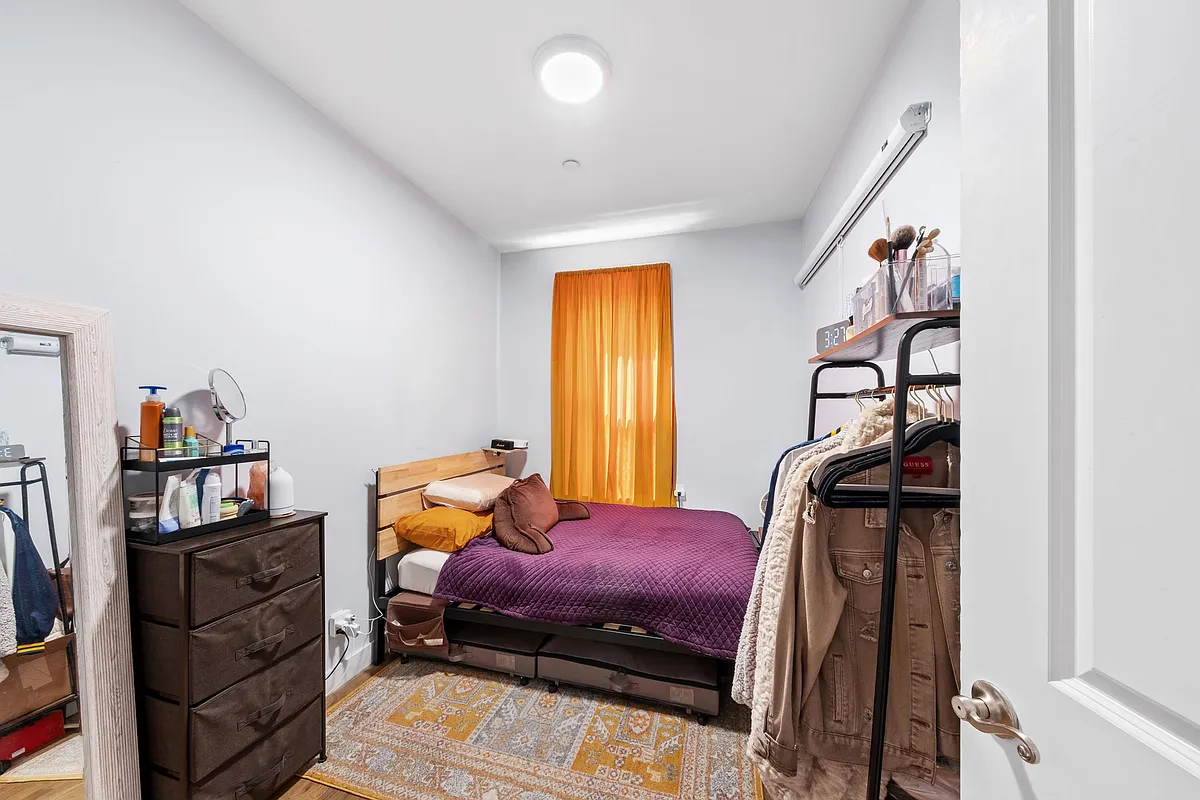 Building Photo - 321 Eldert St #4L