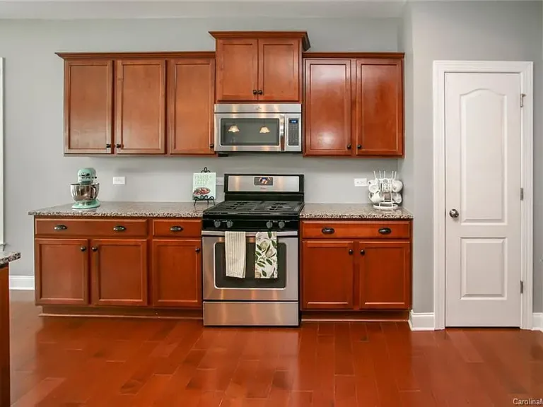 8606 Burnside Ln — Photo 22