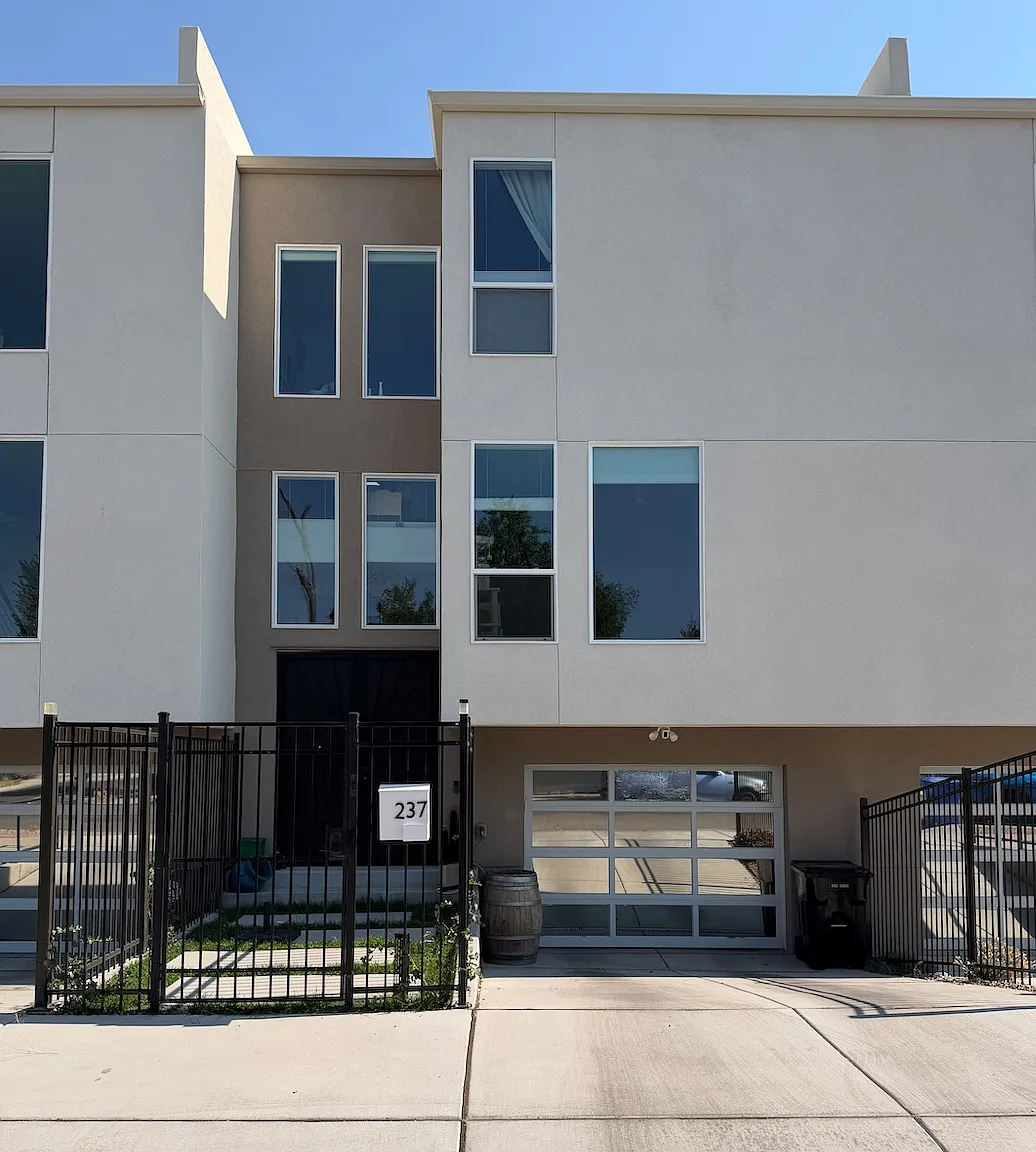 2 bed, 2.5 bath, 1411 sqft, $3,200 — Photo 2