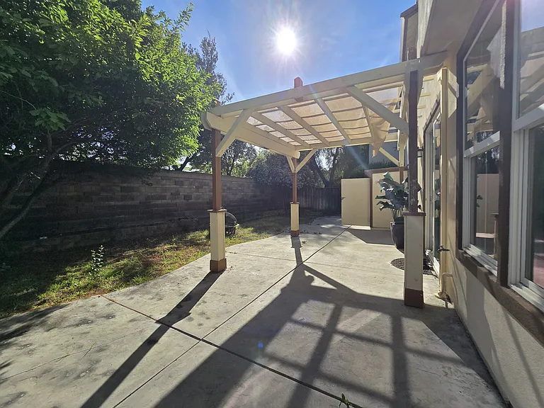 626 W La Canada Ave — Photo 28