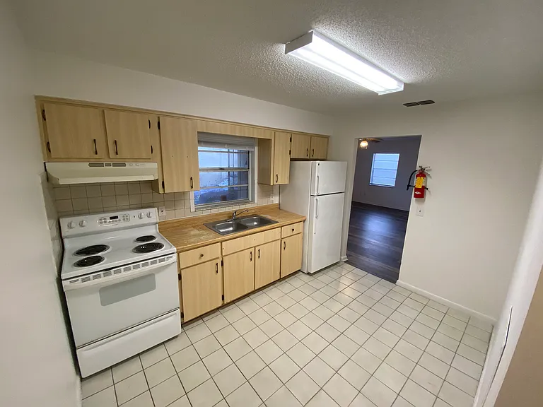 1001 Crawford St — Photo 5