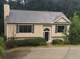 4271 Falcon Crest Dr, Flowery Branch, GA 30542