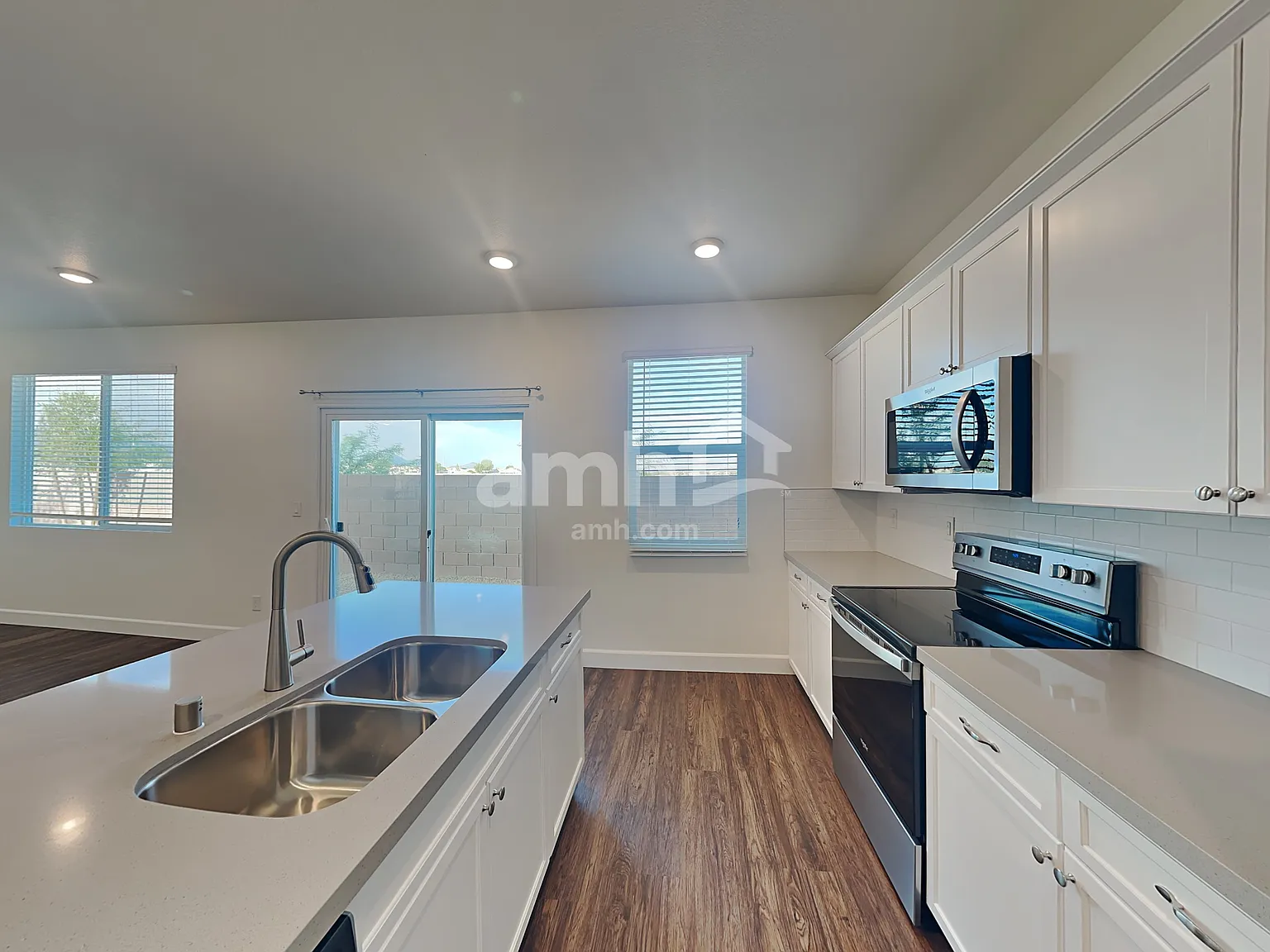 3 bed, 2.5 bath, 1885 sqft, $2,335 — Photo 3