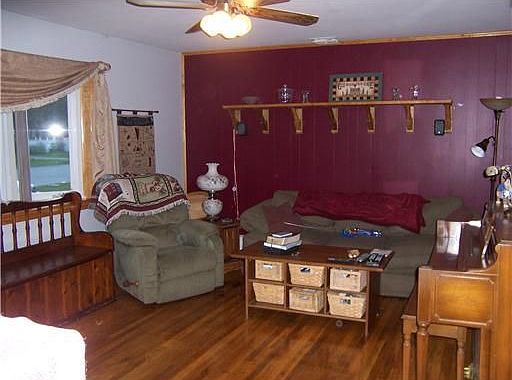 4th image of 4 Donner Dr
