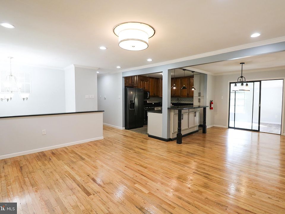 1st image of 315 Woodbine St