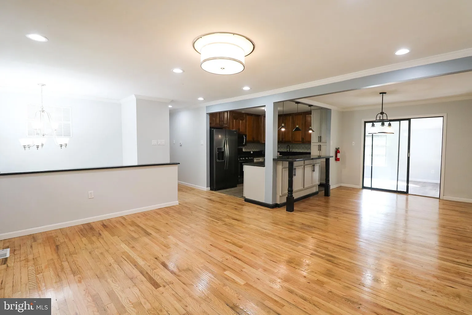 315 Woodbine St photo 1