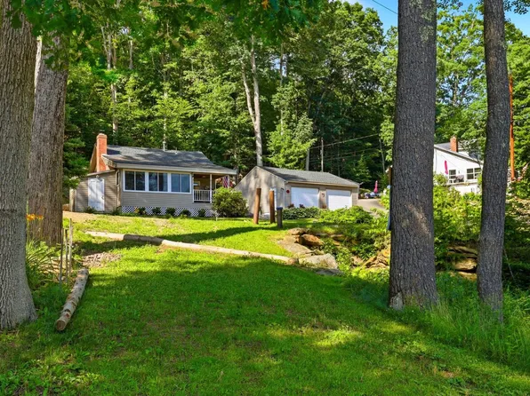 63 Lake Shore Drive, Barnstead, NH 03225