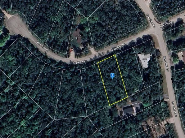 296 Bay View Dr, Presque Isle, MI 49777