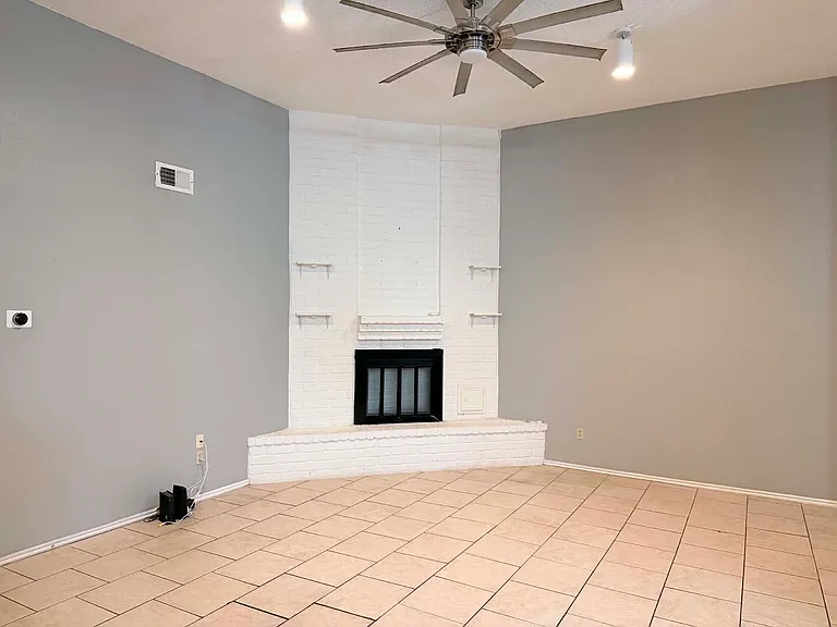 4203 Katrina Ln — Photo 1