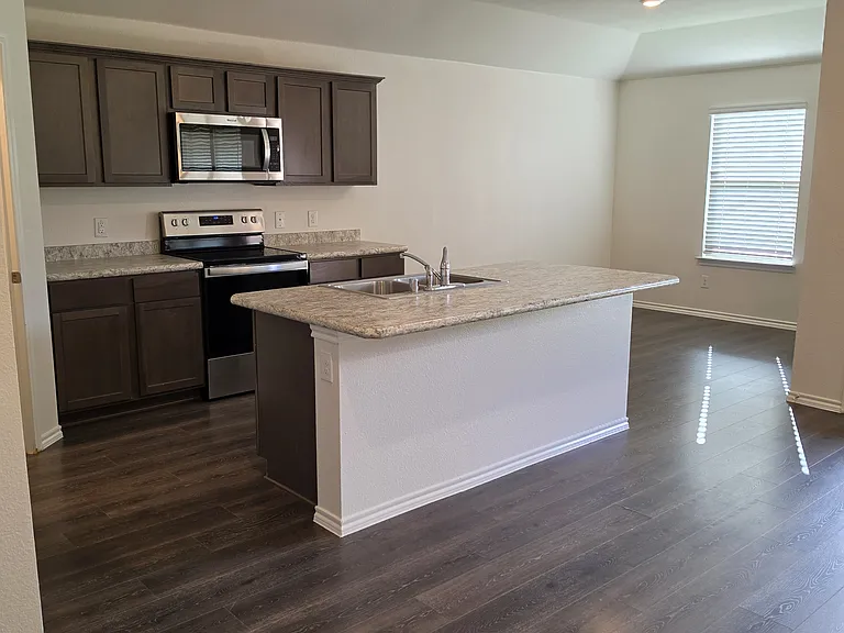 3102 Pembrooke Dr — Photo 8