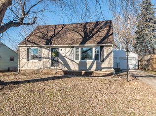1712 Arizona Ave NE, Cedar Rapids, IA 52402