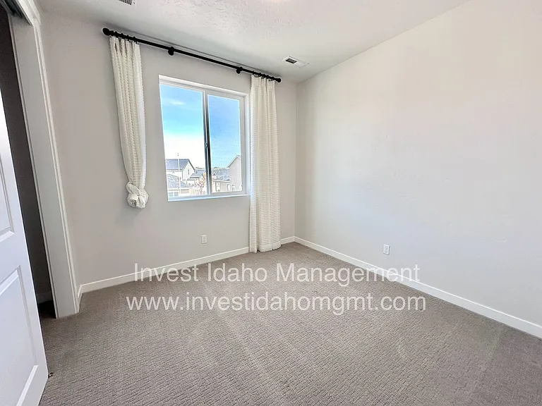385 N Stone Canyon Ln — Photo 22