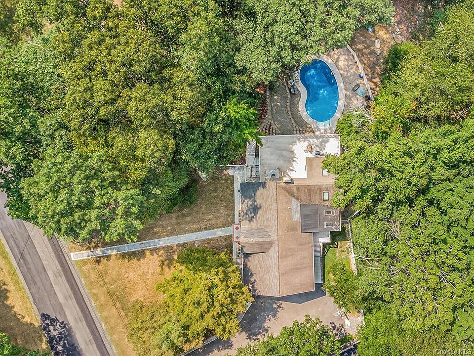 11 N Bridge Place, Mount Kisco, NY 10549 Zillow