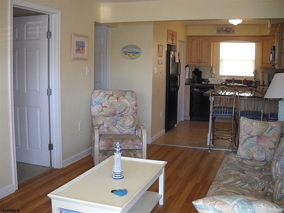 3rd image of 201 18th St APT 5
