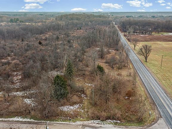 4th image of 5024 E Joy Rd