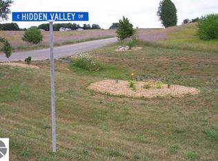 8 E Hidden Valley Rd, Suttons Bay, MI 49682