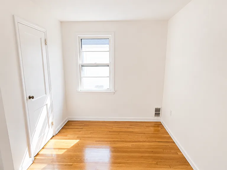 8 Albert Pl — Photo 8