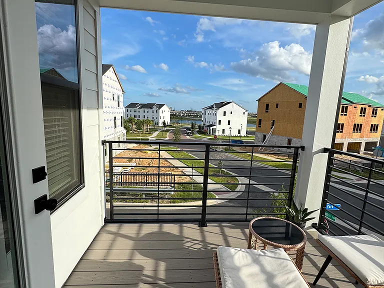 Balcony (2nd floor)
