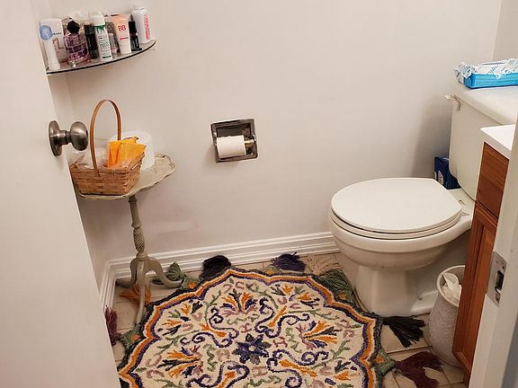 4th image of 1029 N Stuart St APT 520