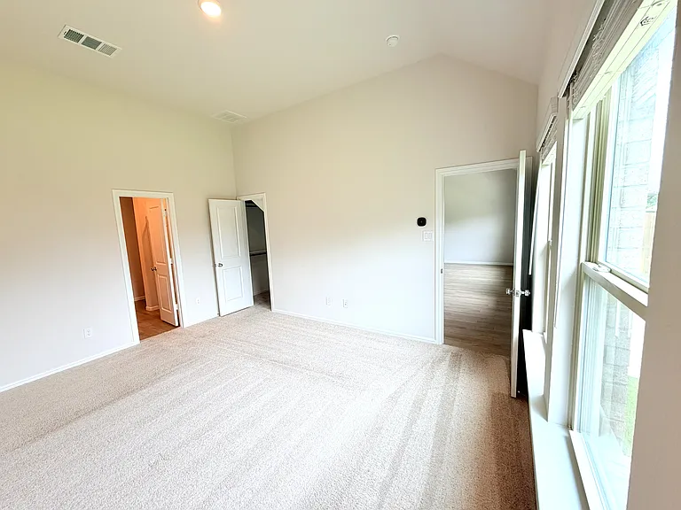 405 Forsyth Dr — Photo 3