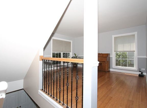 5th image of 208 W Country Walk Dr