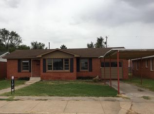 114 E Adams St, Levelland, TX 79336