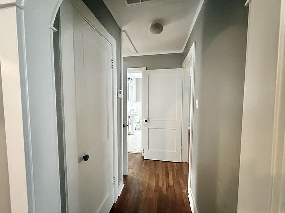 3rd image of 405 Henderson St