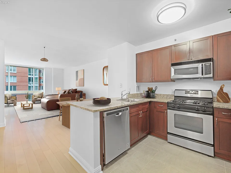 211 N End Ave #14P