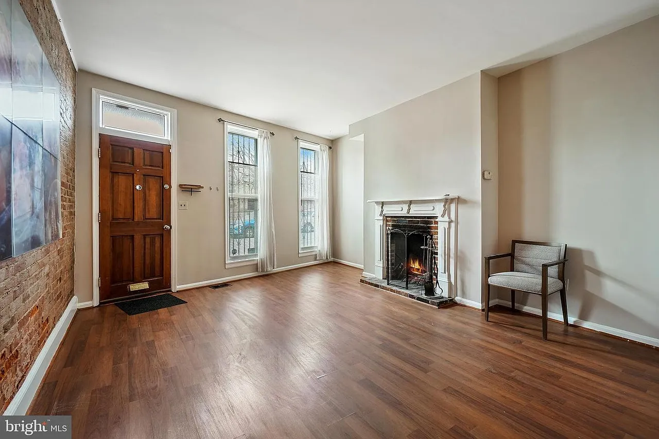325 S Fremont Ave — Photo 1