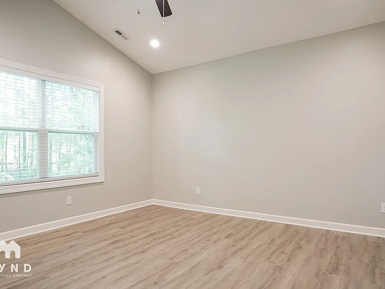 404 Washington St — Photo 13