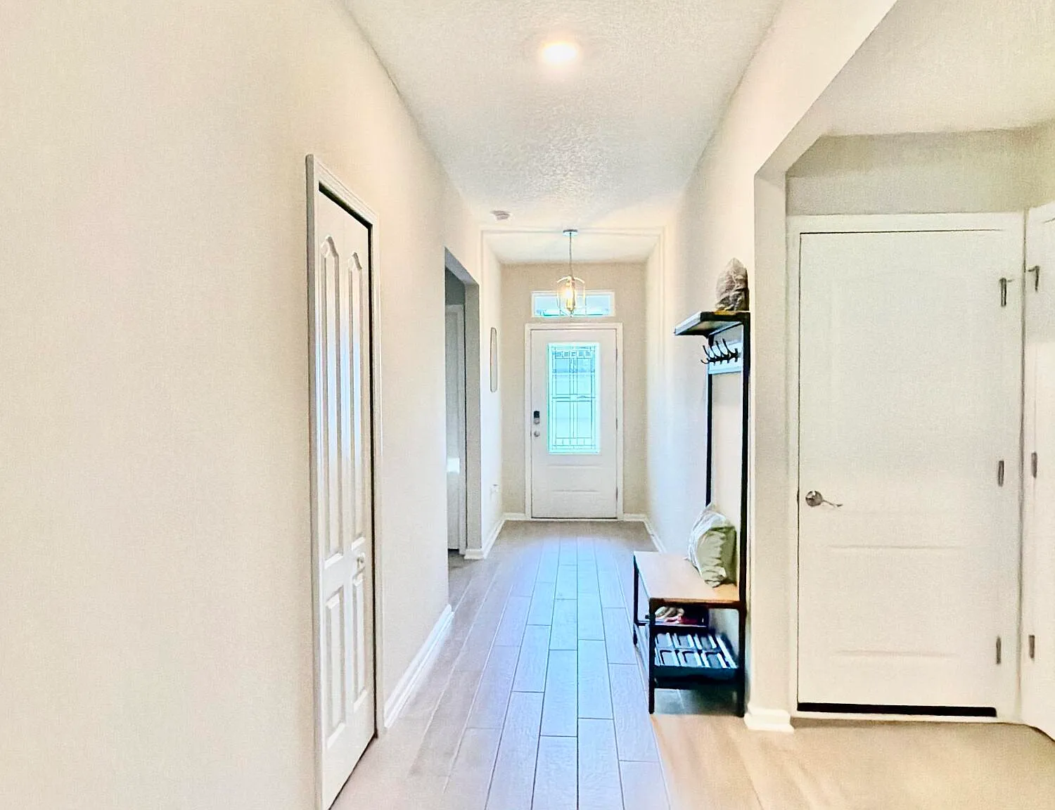 4 bed, 2.0 bath, 1856 sqft, $2,500 — Photo 4