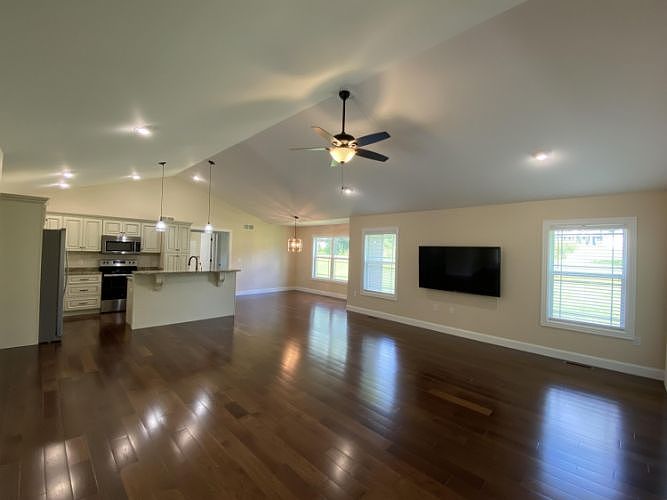 1st image of 435 Barrington Dr