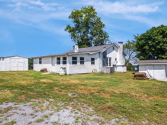 4th image of 1177 Wade Rd W