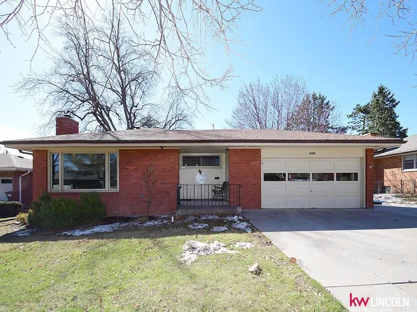 5961 Sumner St, Lincoln, NE 68506