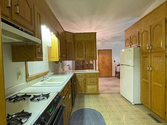 2nd image of 110 W 32nd St