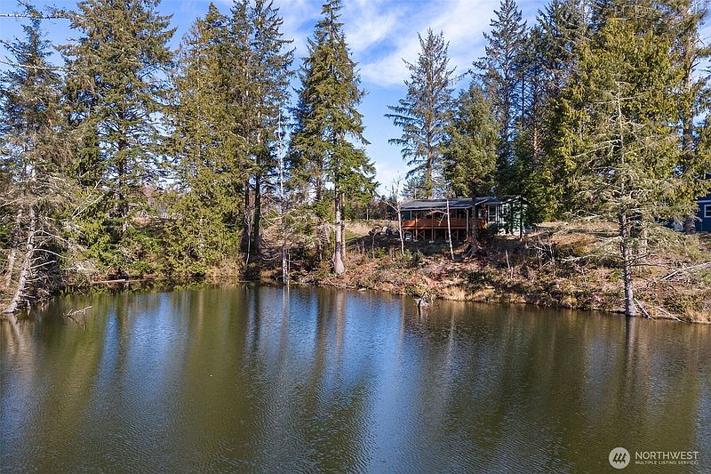2nd image of 4 Lakeview Lane