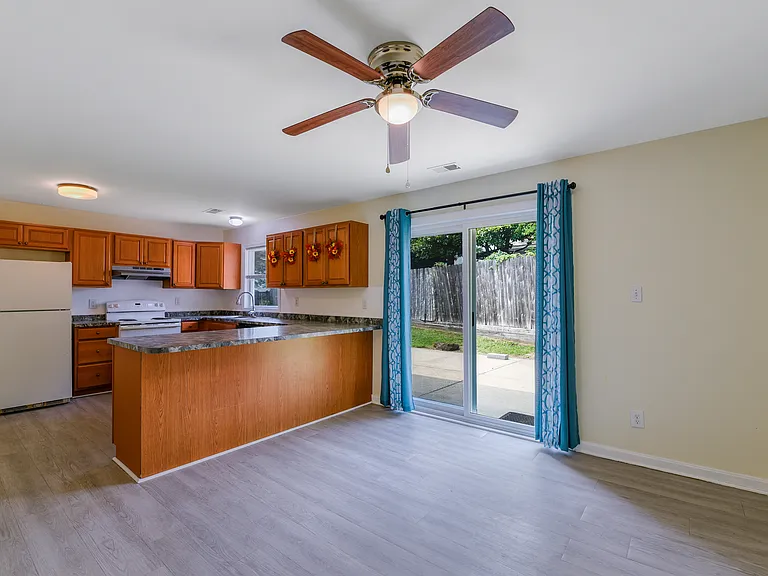 7822 Citadel Ct — Photo 11