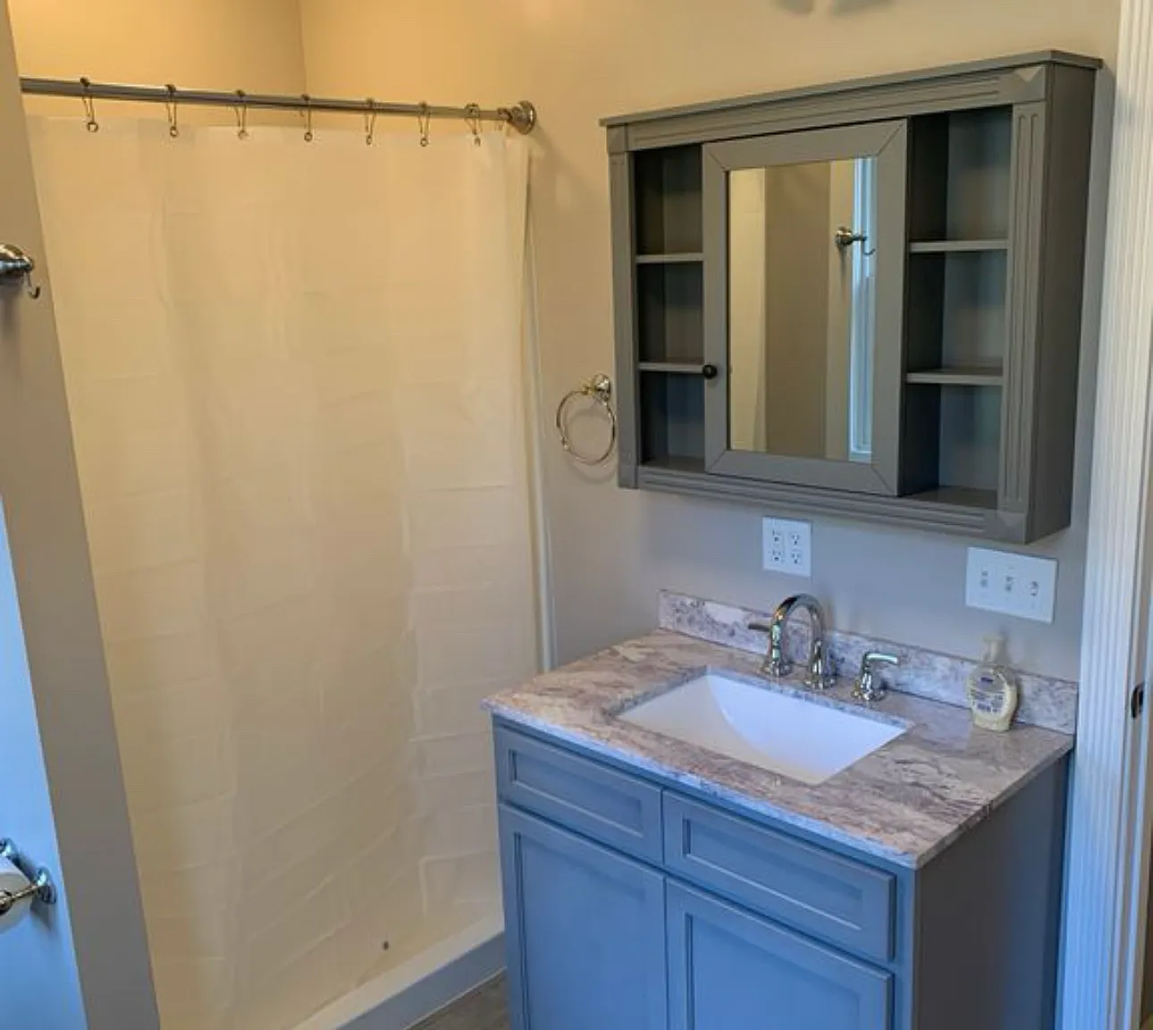 3 bed, 1.5 bath, 1200 sqft, $2,395 — Photo 4