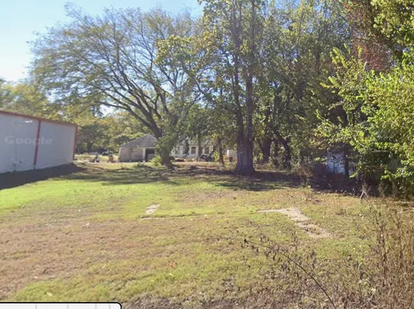 509 W 1st St, Cherryvale, KS 67335