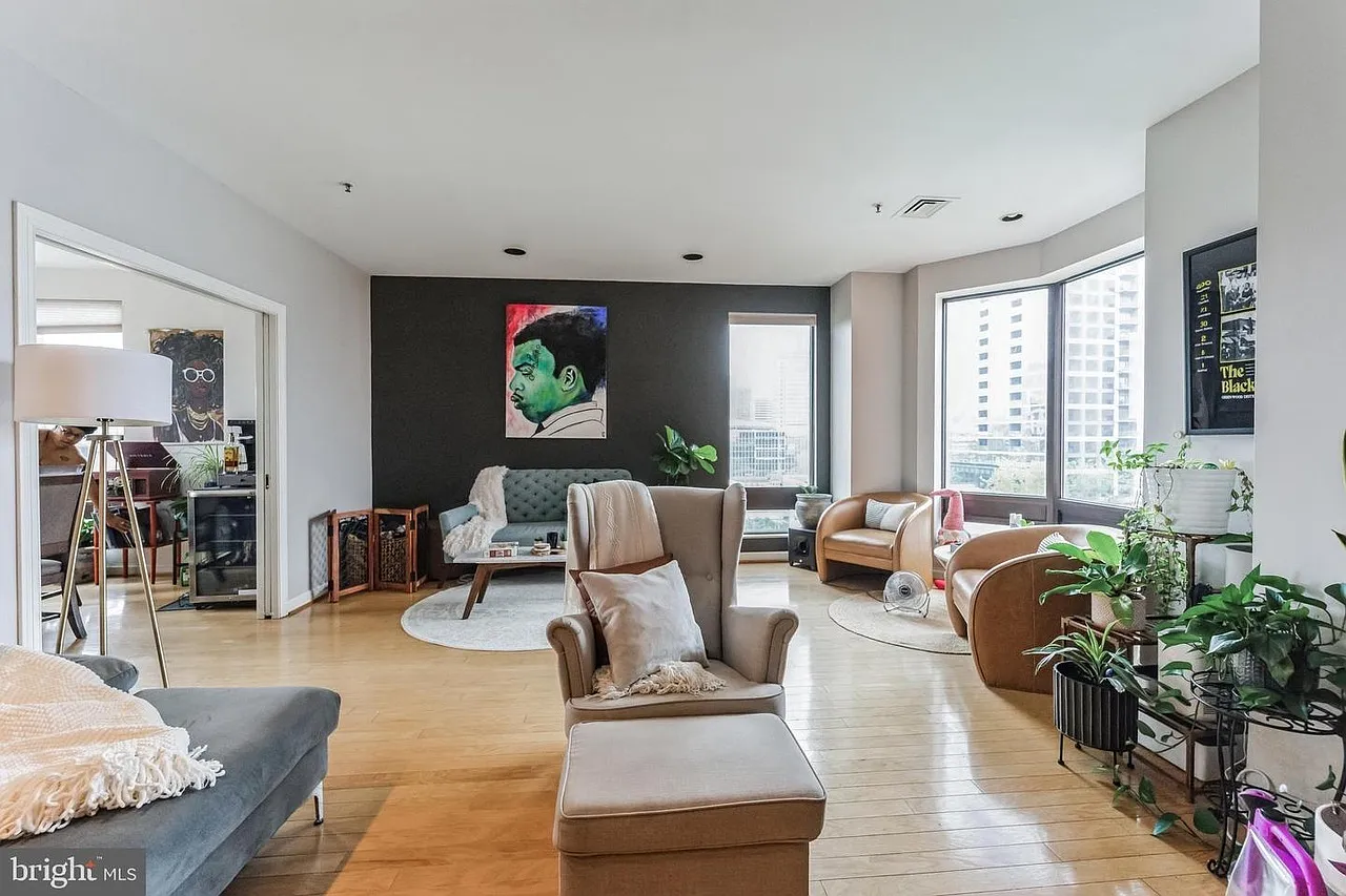 10 East Lee Street - 1 — Photo 1