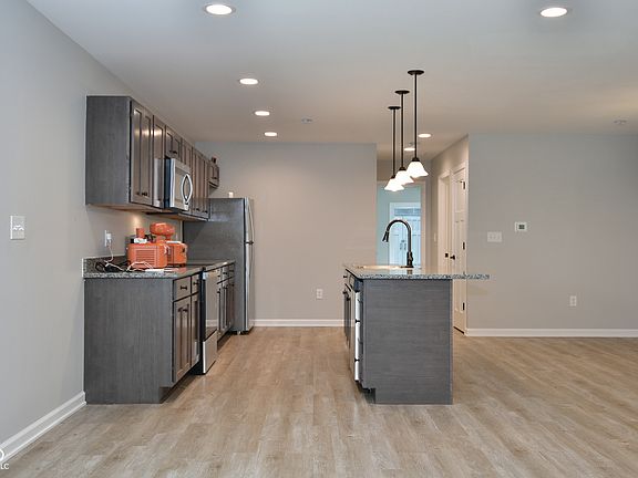 5th image of 1235 Vandeman St