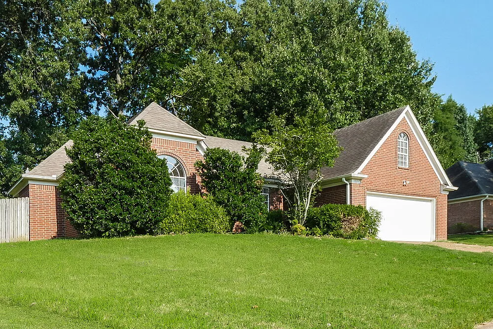 4 bed, 2.0 bath, 2300 sqft, $2,475 — Photo 4