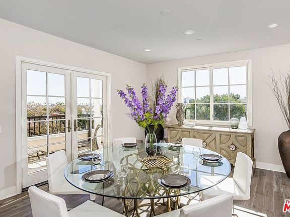 4th image of 313 S Reeves Dr